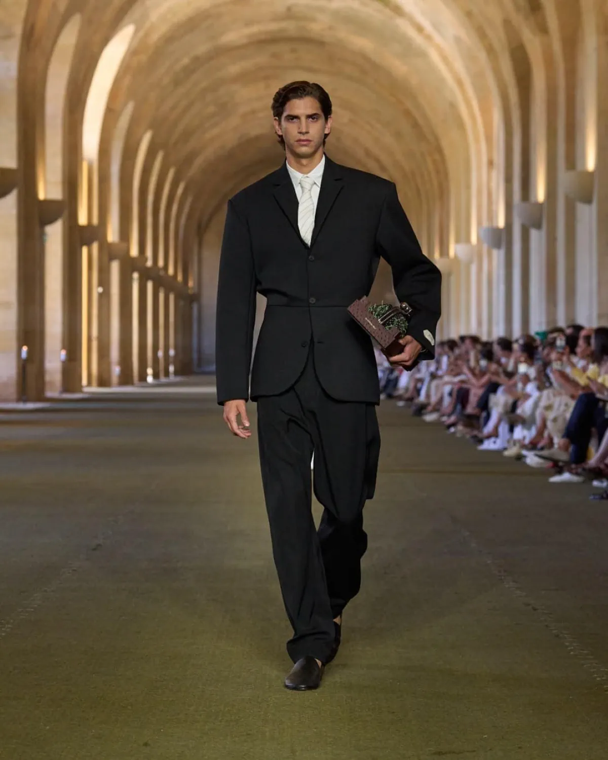 Jacquemus Xuân/Hè 2026 tôn vinh nguồn gốc của nhà thiết kế