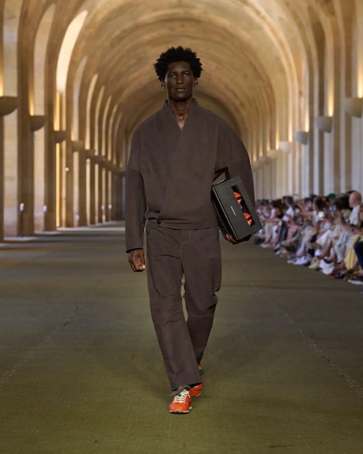 Jacquemus Xuân/Hè 2026 tôn vinh nguồn gốc của nhà thiết kế