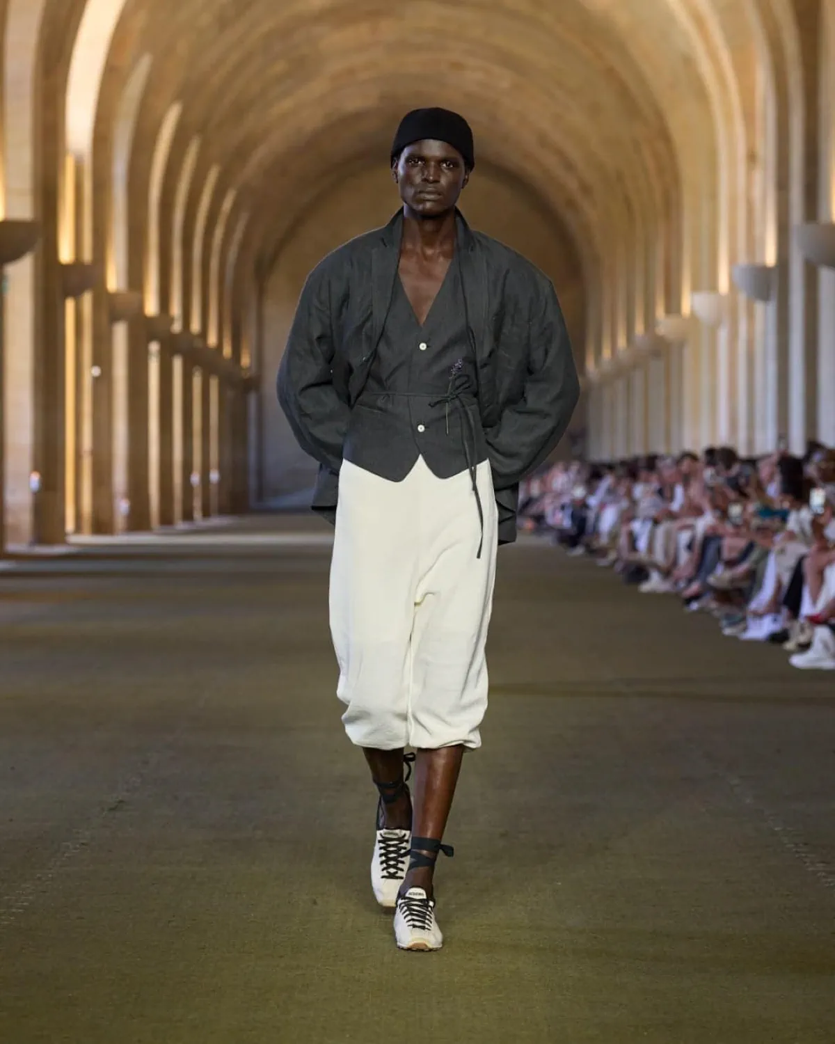 Jacquemus Xuân/Hè 2026 tôn vinh nguồn gốc của nhà thiết kế