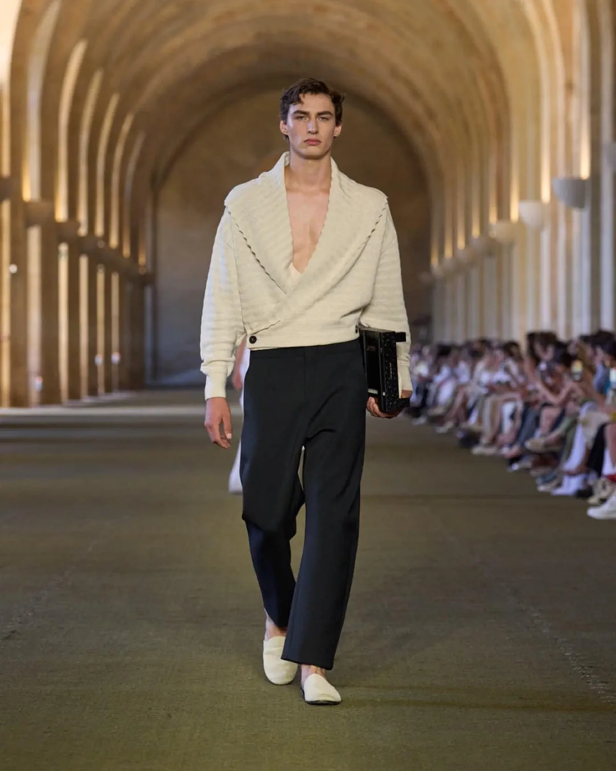 Jacquemus Xuân/Hè 2026 tôn vinh nguồn gốc của nhà thiết kế