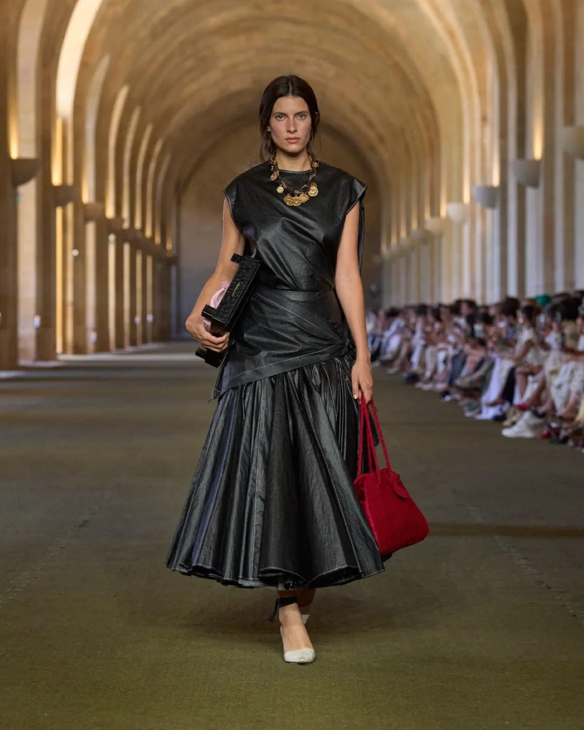 Jacquemus Xuân/Hè 2026 tôn vinh nguồn gốc của nhà thiết kế