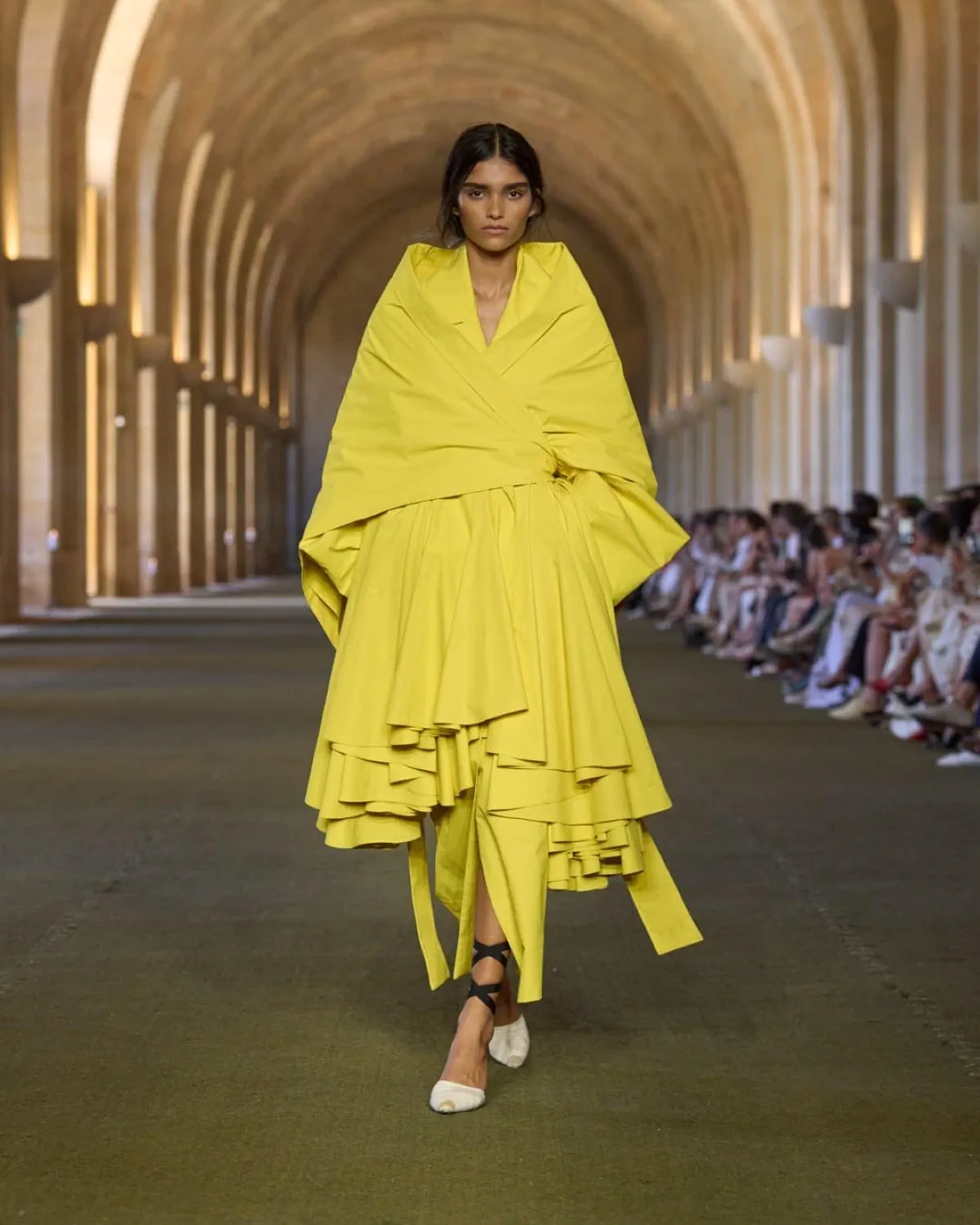 Jacquemus Xuân/Hè 2026 tôn vinh nguồn gốc của nhà thiết kế