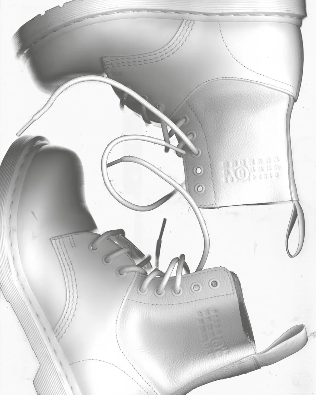 MM6 Maison Margiela lần thứ hai hợp tác cùng Dr. Martens MM6 Maison Margiela lần thứ hai hợp tác cùng Dr. Martens