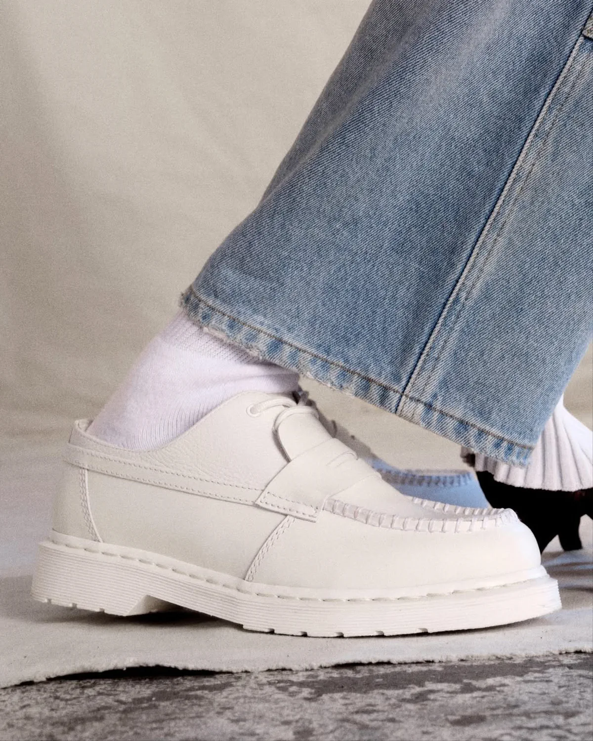 MM6 Maison Margiela lần thứ hai hợp tác cùng Dr. Martens MM6 Maison Margiela lần thứ hai hợp tác cùng Dr. Martens