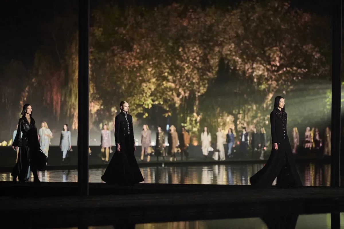 Matthieu Blazy mang Chanel Métiers d'art 2025/26 đến New York