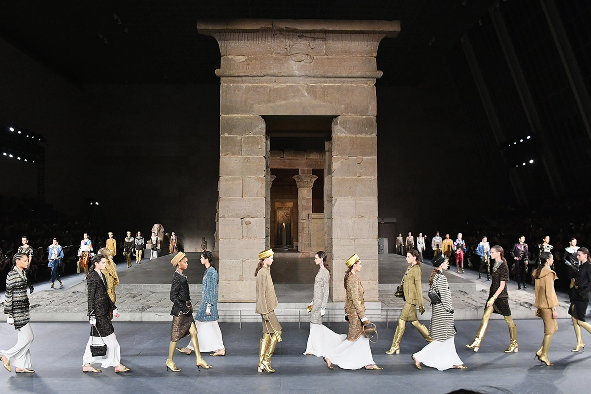 Matthieu Blazy mang Chanel Métiers d'art 2025/26 đến New York Matthieu Blazy mang Chanel Métiers d'art 2025/26 đến New York