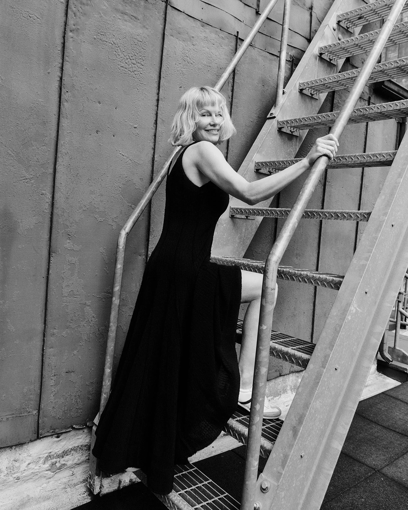 Harper's Bazaar Anh 07-08/2025: Pamela Anderson chụp bởi Pamela Hanson