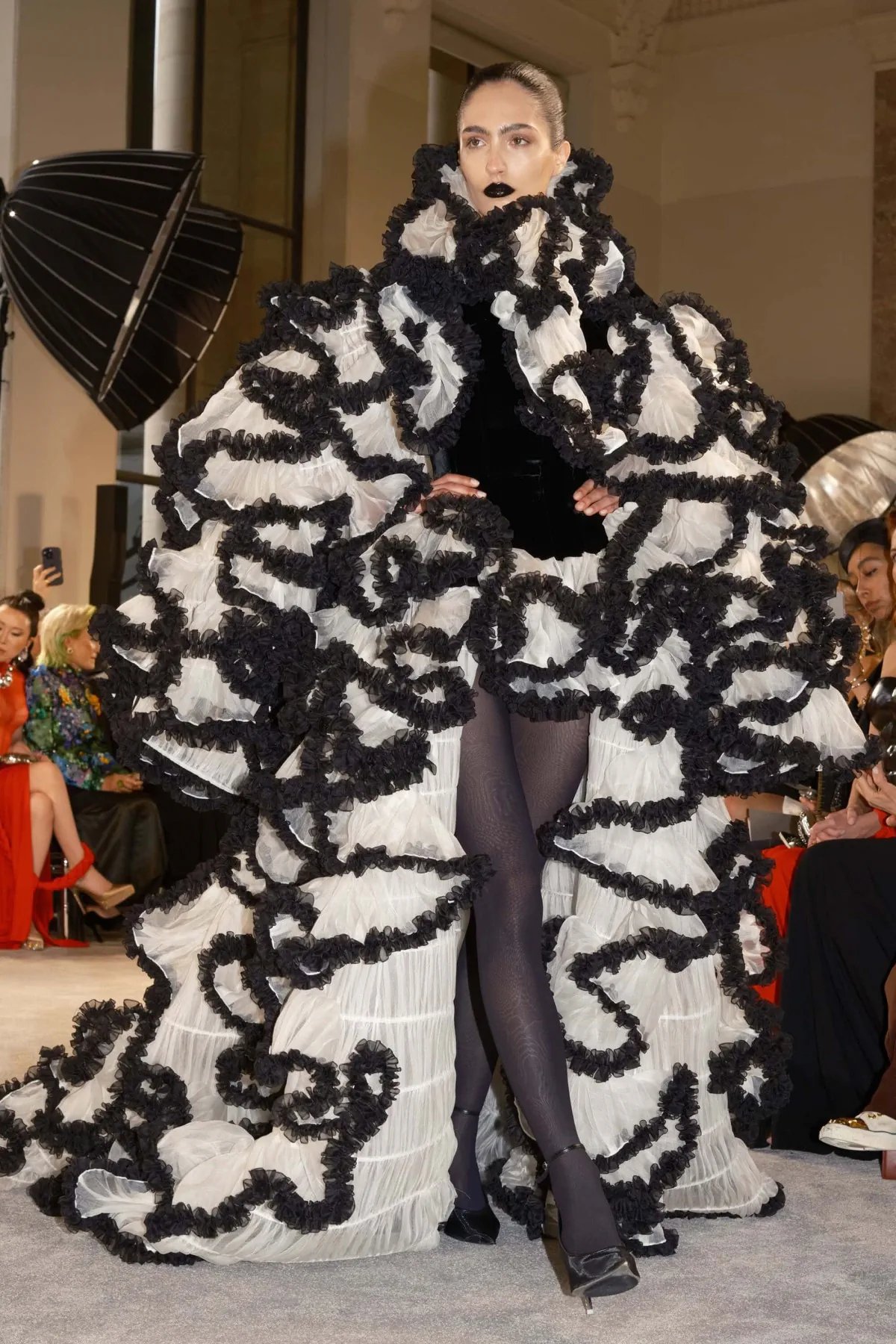 Schiaparelli Haute Couture Thu/Đông 2025