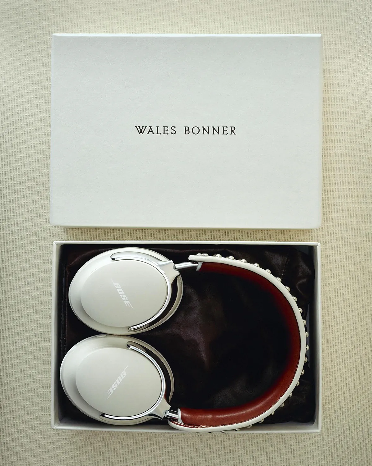 Tai nghe Bose QuietComfort Ultra Headphones được Wales Bonner làm mới dành riêng cho cho Wimbledon Tai nghe Bose QuietComfort Ultra Headphones được Wales Bonner làm mới dành riêng cho cho Wimbledon