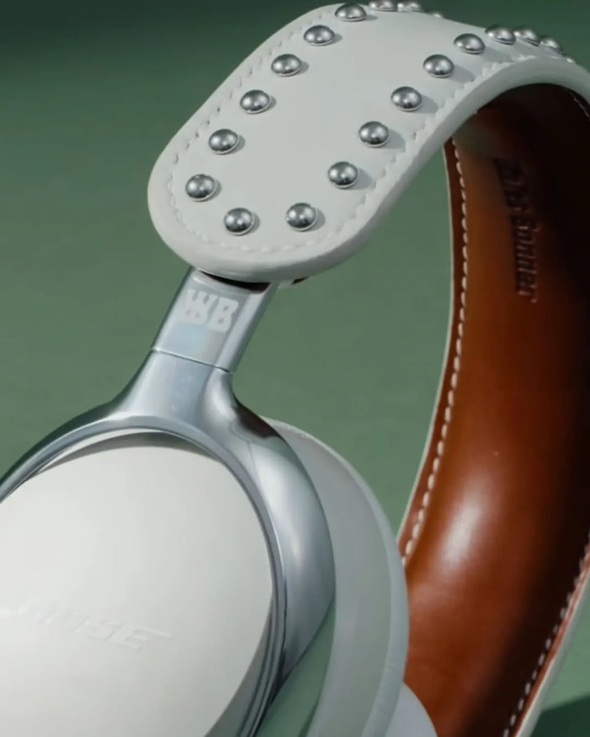 Tai nghe Bose QuietComfort Ultra Headphones được Wales Bonner làm mới dành riêng cho cho Wimbledon Tai nghe Bose QuietComfort Ultra Headphones được Wales Bonner làm mới dành riêng cho cho Wimbledon