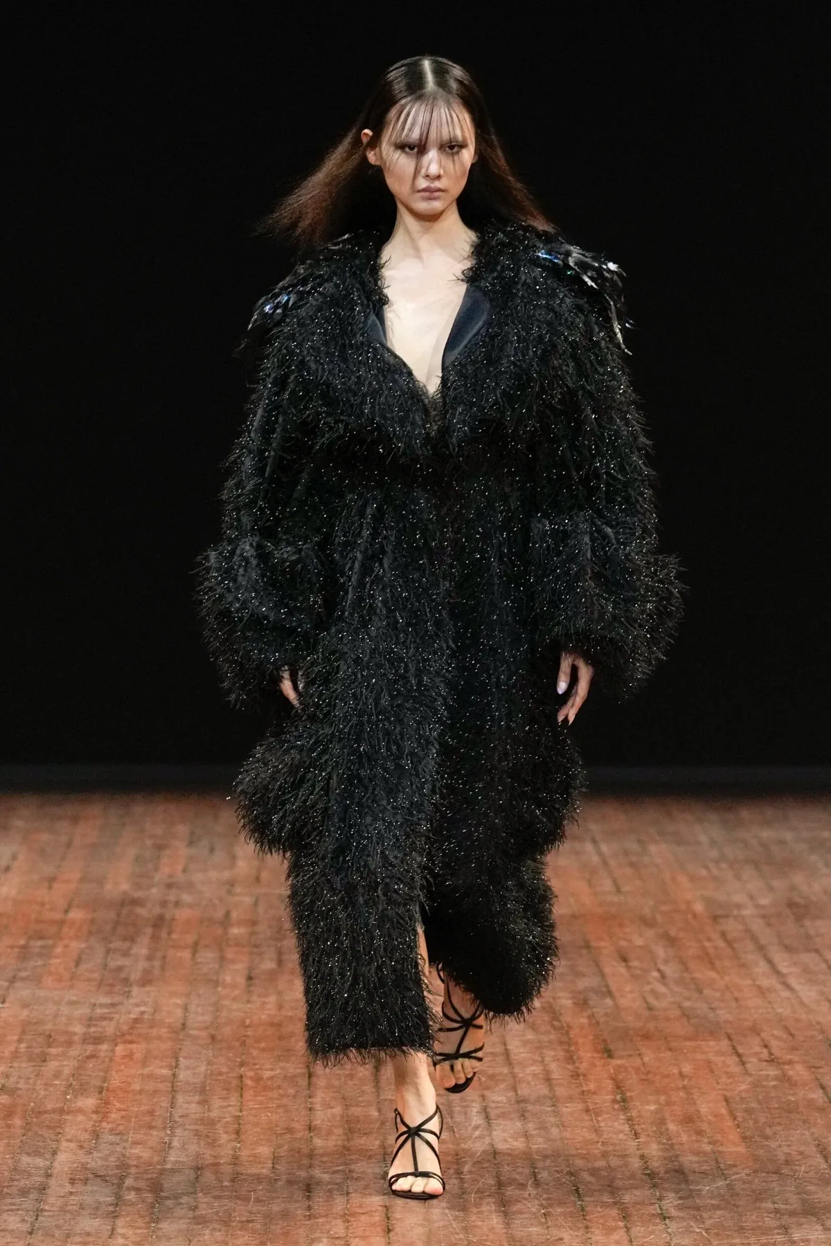 Viktor & Rolf Haute Couture Thu/Đông 2025: “Những chú chim giận dữ” lột xác trên sàn diễn Viktor & Rolf Haute Couture Thu/Đông 2025: “Những chú chim giận dữ” lột xác trên sàn diễn
