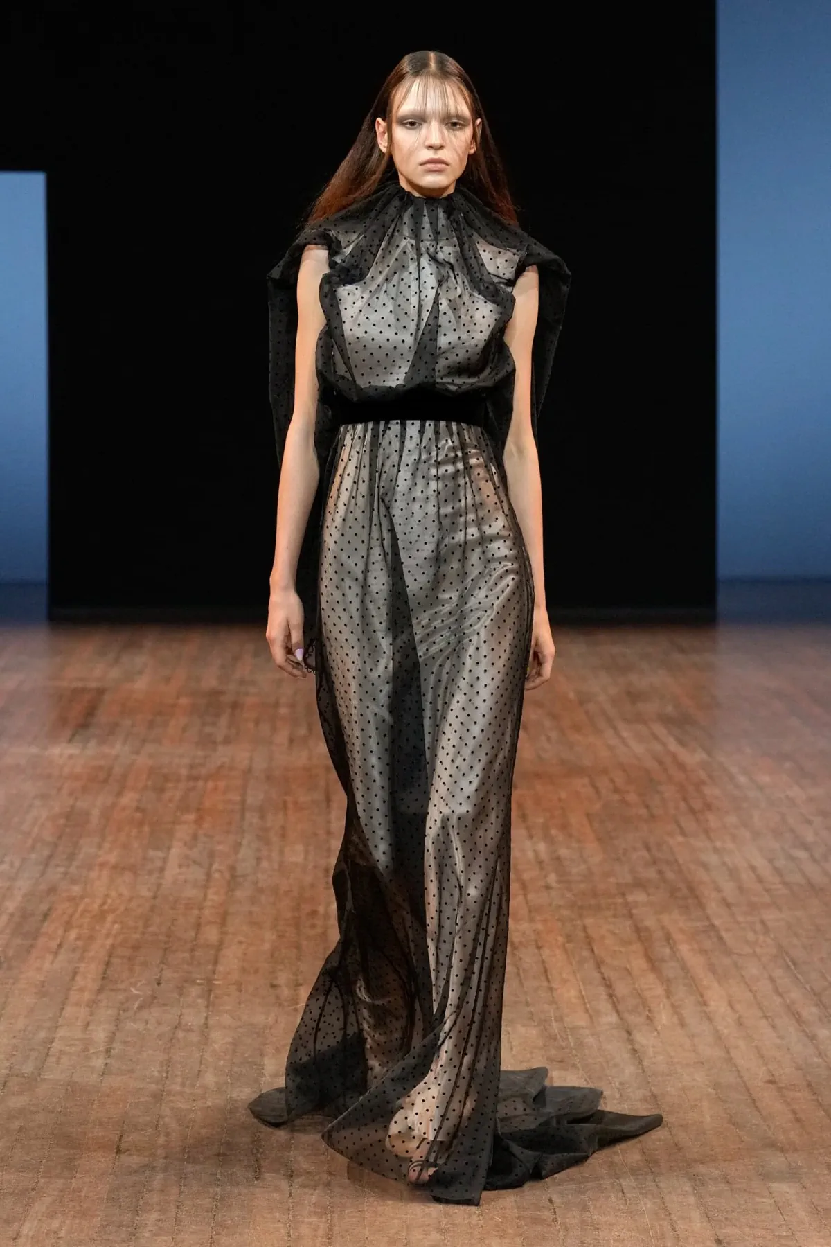 Viktor & Rolf Haute Couture Thu/Đông 2025: “Những chú chim giận dữ” lột xác trên sàn diễn Viktor & Rolf Haute Couture Thu/Đông 2025: “Những chú chim giận dữ” lột xác trên sàn diễn