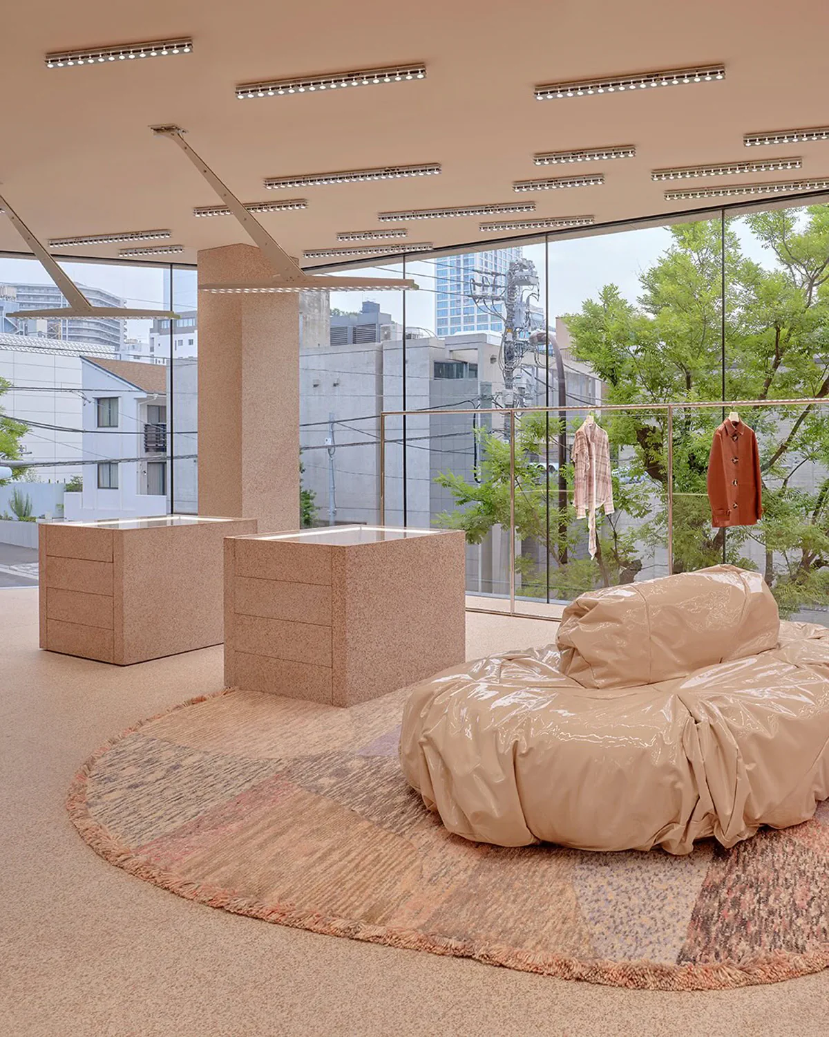 Acne Studios khai trương cửa hàng flagship ở Tokyo lấy cảm hứng từ garage Acne Studios khai trương cửa hàng flagship ở Tokyo lấy cảm hứng từ garage