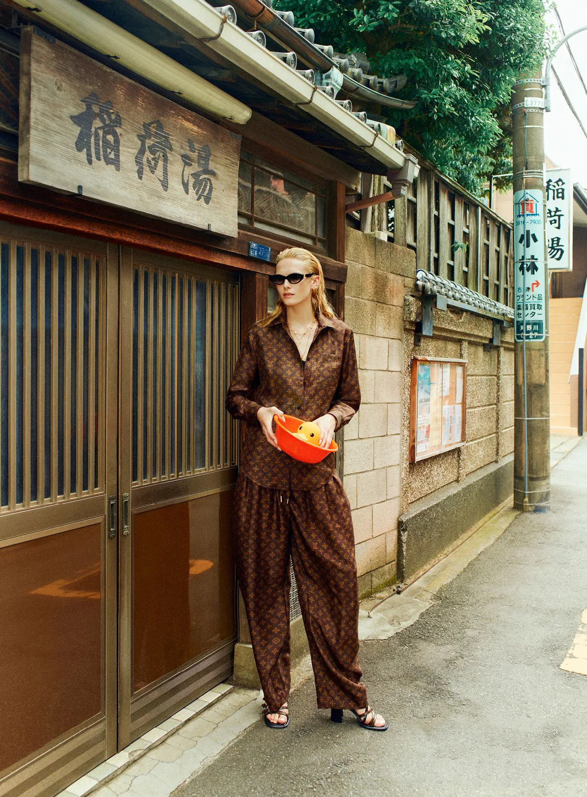 Vogue Nhật Bản 08/2025: Alex Consani mặc Louis Vuitton, chụp bởi Hyea W. Kang Vogue Nhật Bản 08/2025: Alex Consani mặc Louis Vuitton, chụp bởi Hyea W. Kang