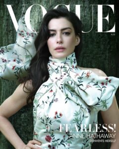 Vogue US 08/2025: Anne Hathaway mặc Givenchy, chụp bởi Annie Leibovitz