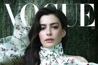 Vogue US 08/2025: Anne Hathaway mặc Givenchy, chụp bởi Annie Leibovitz