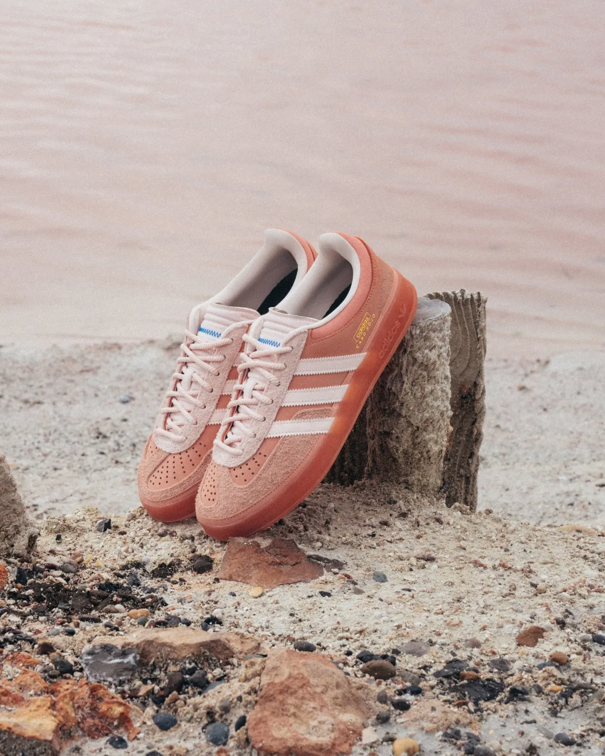 Bad Bunny tôn vinh quê hương Puerto Rico qua đôi giày adidas Originals Gazelle Bad Bunny tôn vinh quê hương Puerto Rico qua đôi giày adidas Originals Gazelle