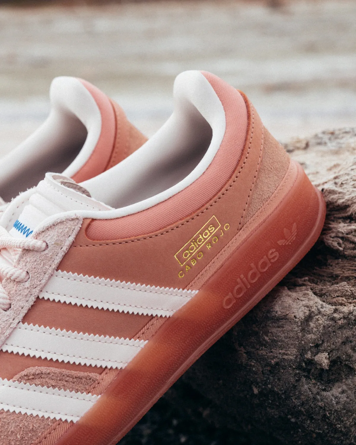 Bad Bunny tôn vinh quê hương Puerto Rico qua đôi giày adidas Originals Gazelle Bad Bunny tôn vinh quê hương Puerto Rico qua đôi giày adidas Originals Gazelle
