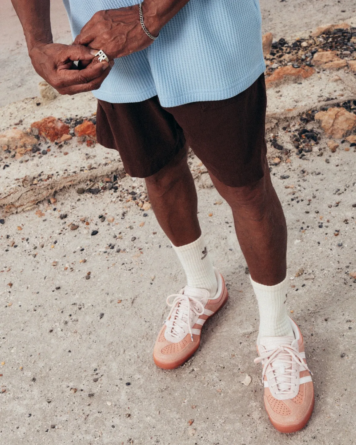Bad Bunny tôn vinh quê hương Puerto Rico qua đôi giày adidas Originals Gazelle Bad Bunny tôn vinh quê hương Puerto Rico qua đôi giày adidas Originals Gazelle
