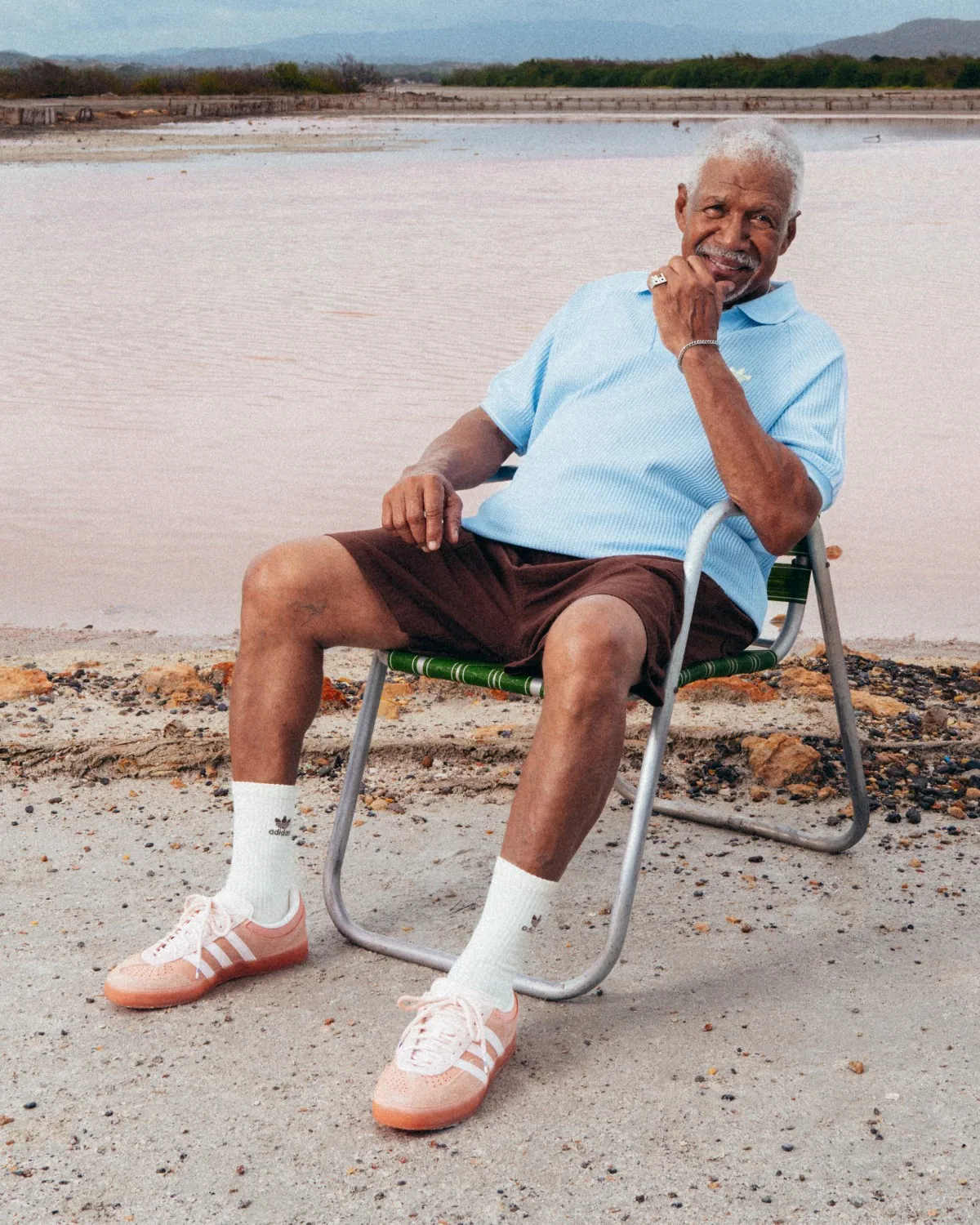 Bad Bunny tôn vinh quê hương Puerto Rico qua đôi giày adidas Originals Gazelle Bad Bunny tôn vinh quê hương Puerto Rico qua đôi giày adidas Originals Gazelle