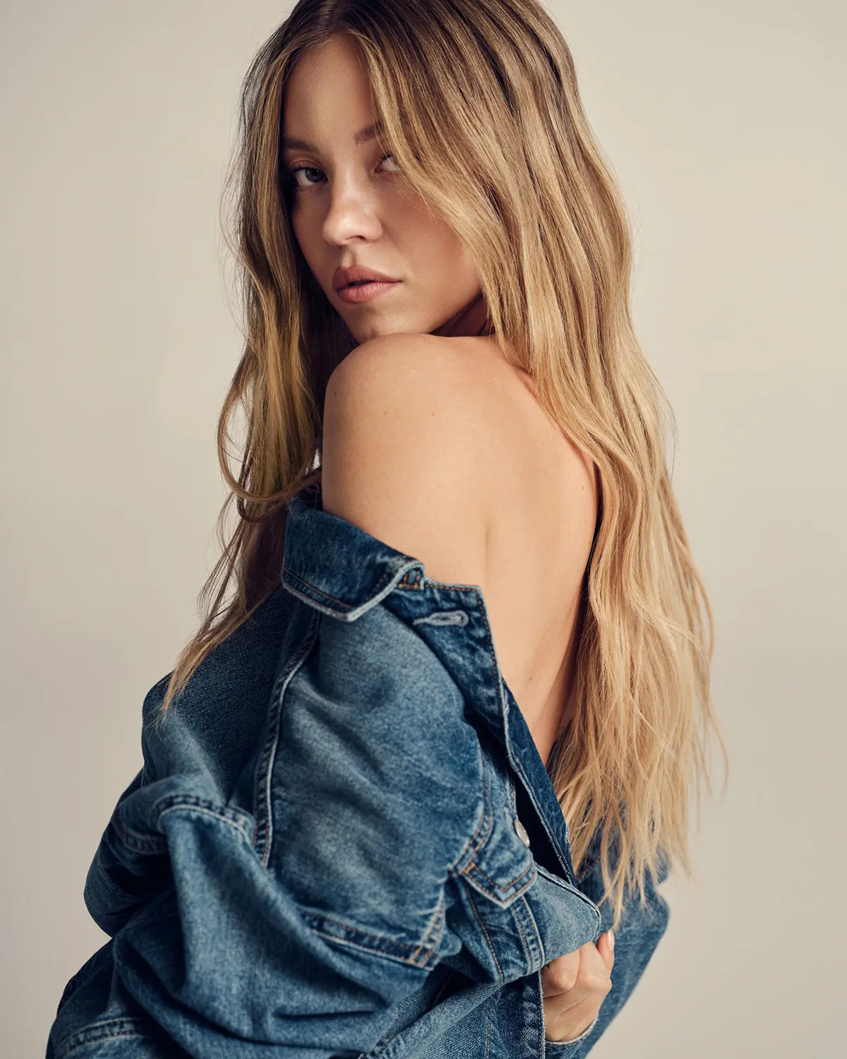 Từ Jeans đến Genes: Vì sao chiến dịch quảng cáo American Eagle của Sydney Sweeney lại biến thành tranh cãi chính trị? Từ Jeans đến Genes: Vì sao chiến dịch quảng cáo American Eagle của Sydney Sweeney lại biến thành tranh cãi chính trị?
