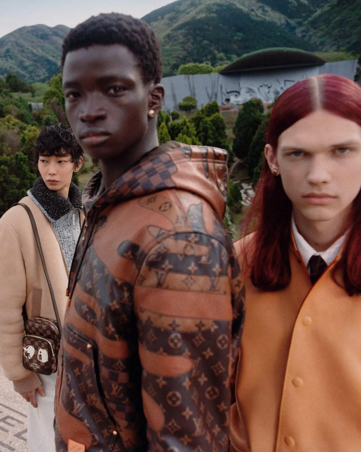 Chiến dịch quảng cáo thời trang nam Louis Vuitton Thu/Đông 2025: Cuộc dạo chơi thị giác giữa quá khứ và tương lai Chiến dịch quảng cáo thời trang nam Louis Vuitton Thu/Đông 2025: Cuộc dạo chơi thị giác giữa quá khứ và tương lai