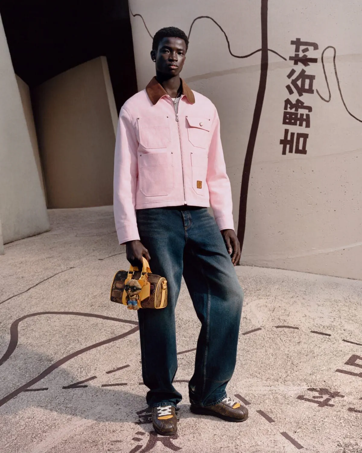 Chiến dịch quảng cáo thời trang nam Louis Vuitton Thu/Đông 2025: Cuộc dạo chơi thị giác giữa quá khứ và tương lai Chiến dịch quảng cáo thời trang nam Louis Vuitton Thu/Đông 2025: Cuộc dạo chơi thị giác giữa quá khứ và tương lai