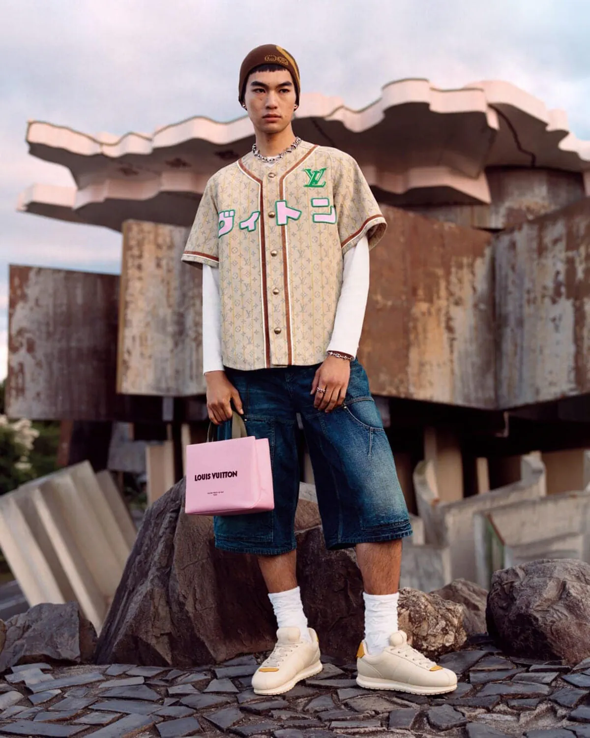 Chiến dịch quảng cáo thời trang nam Louis Vuitton Thu/Đông 2025: Cuộc dạo chơi thị giác giữa quá khứ và tương lai Chiến dịch quảng cáo thời trang nam Louis Vuitton Thu/Đông 2025: Cuộc dạo chơi thị giác giữa quá khứ và tương lai