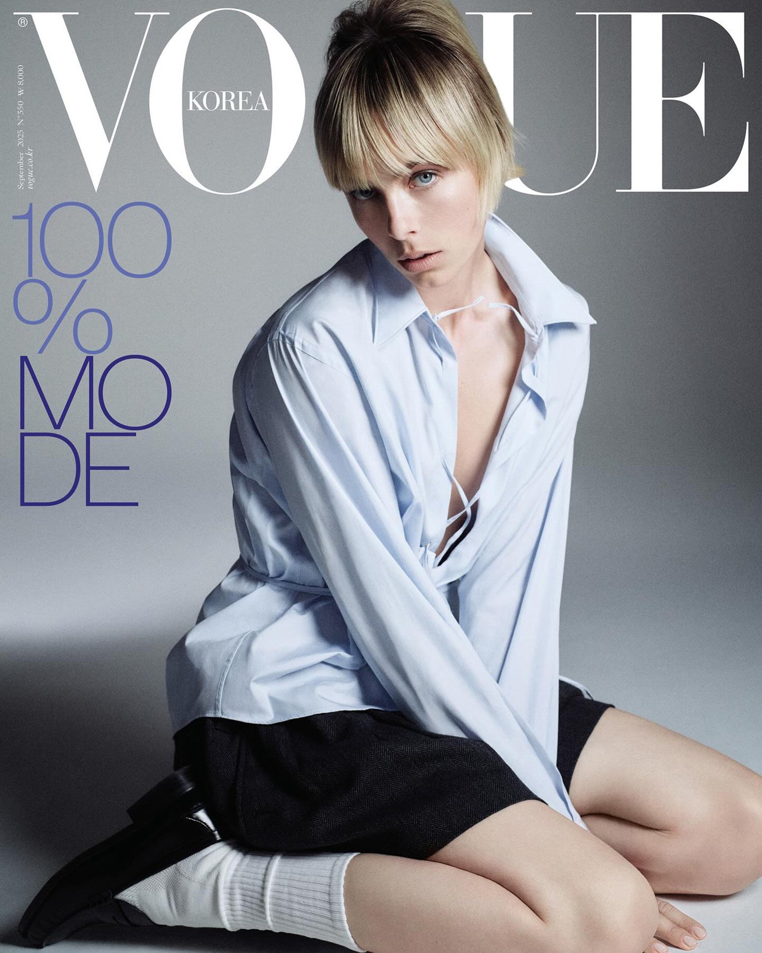 Vogue Hàn Quốc 09/2025: Edie Campbell mặc Prada, chụp bởi Sean & Seng Vogue Hàn Quốc 09/2025: Edie Campbell mặc Prada, chụp bởi Sean & Seng