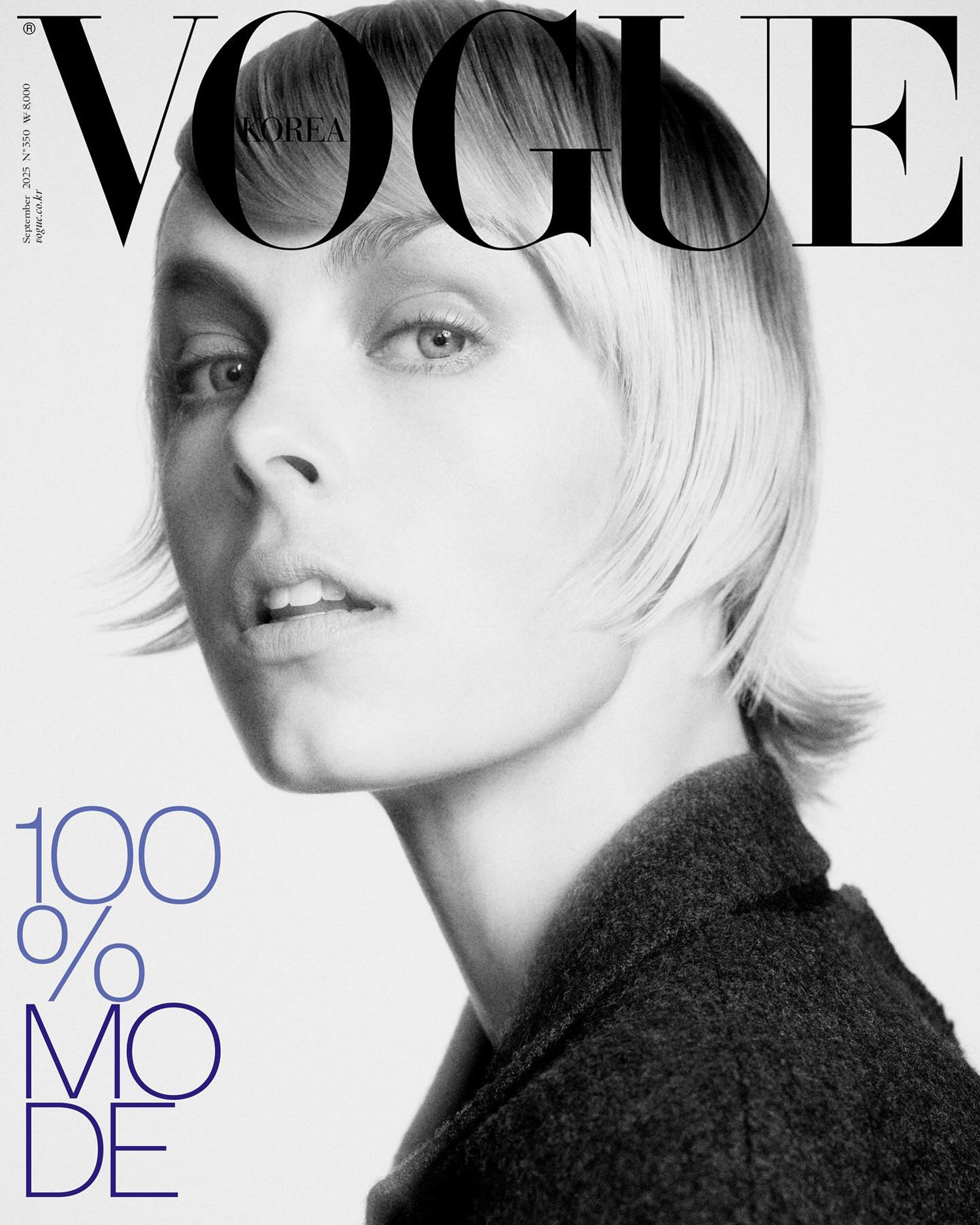 Vogue Hàn Quốc 09/2025: Edie Campbell mặc Prada, chụp bởi Sean & Seng Vogue Hàn Quốc 09/2025: Edie Campbell mặc Prada, chụp bởi Sean & Seng