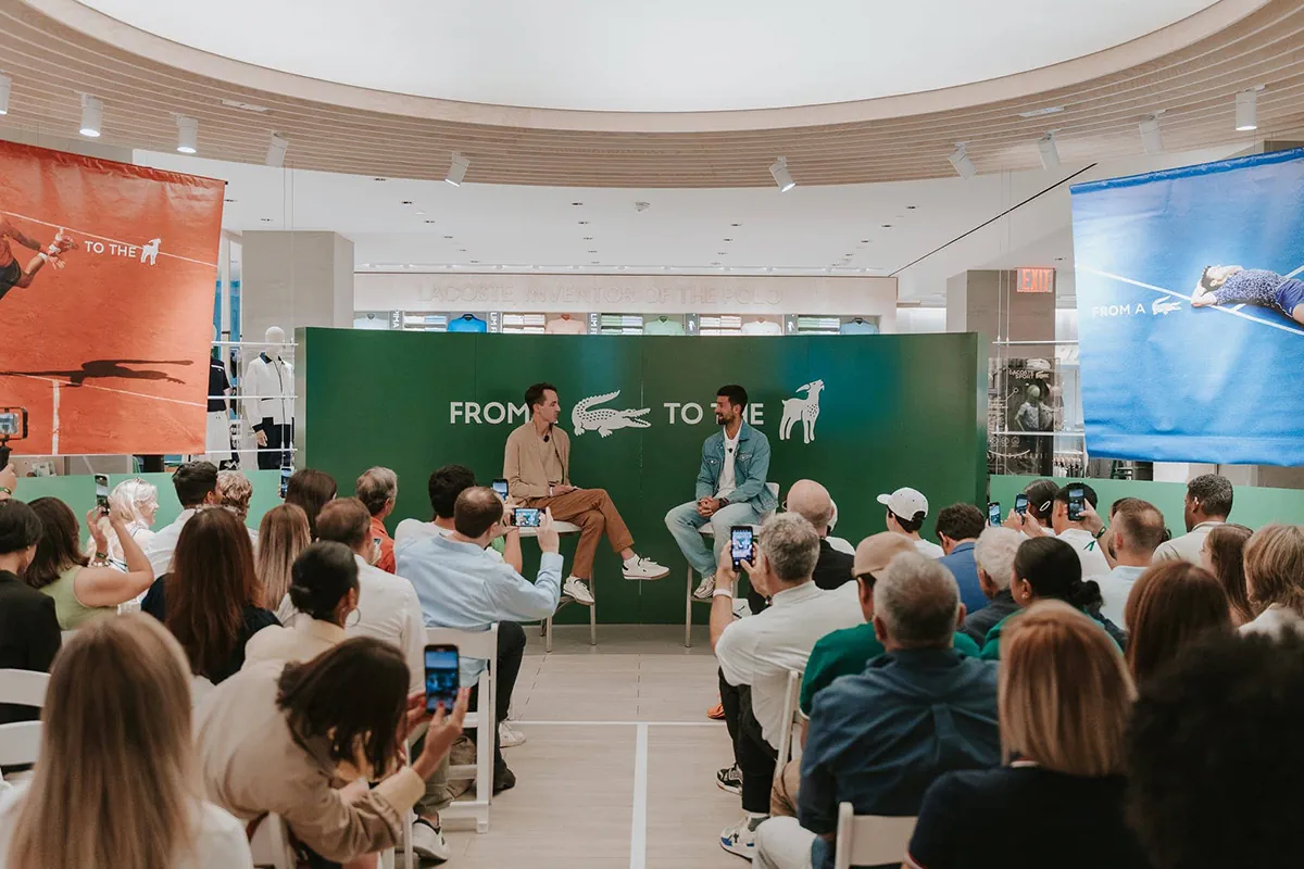 Lần đầu tiên Lacoste đổi logo cá sấu thành dê nhằm tri ân Novak Djokovic Lần đầu tiên Lacoste đổi logo cá sấu thành dê nhằm tri ân Novak Djokovic