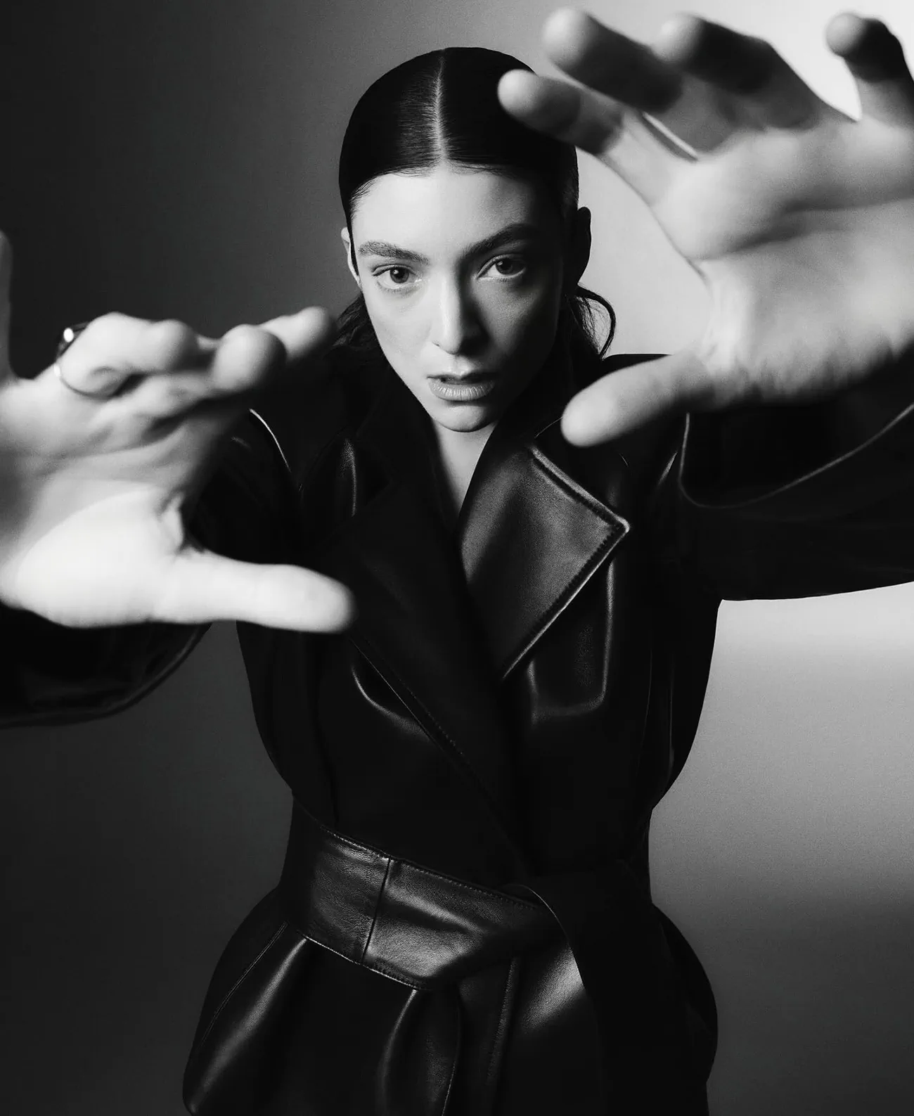 M Le magazine du Monde 23/08/2025: Lorde chụp bởi Jean-Baptiste Talbourdet-Napoleone M Le magazine du Monde 23/08/2025: Lorde chụp bởi Jean-Baptiste Talbourdet-Napoleone