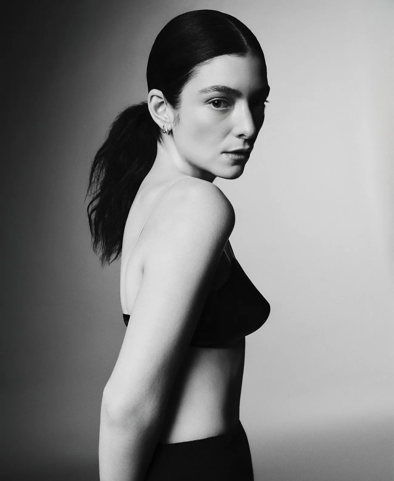 M Le magazine du Monde 23/08/2025: Lorde chụp bởi Jean-Baptiste Talbourdet-Napoleone M Le magazine du Monde 23/08/2025: Lorde chụp bởi Jean-Baptiste Talbourdet-Napoleone