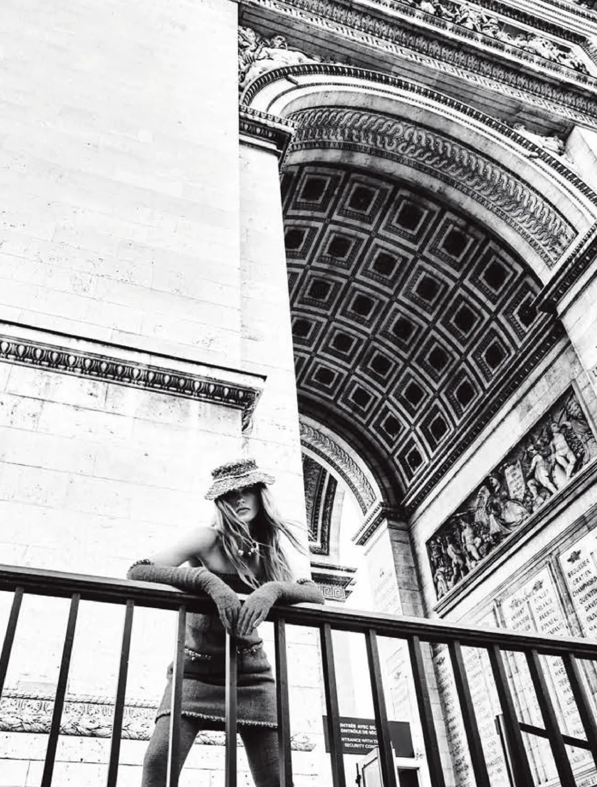 Madame Figaro 29/08/2025: Madison Headrick chụp bởi Rocío Ramos