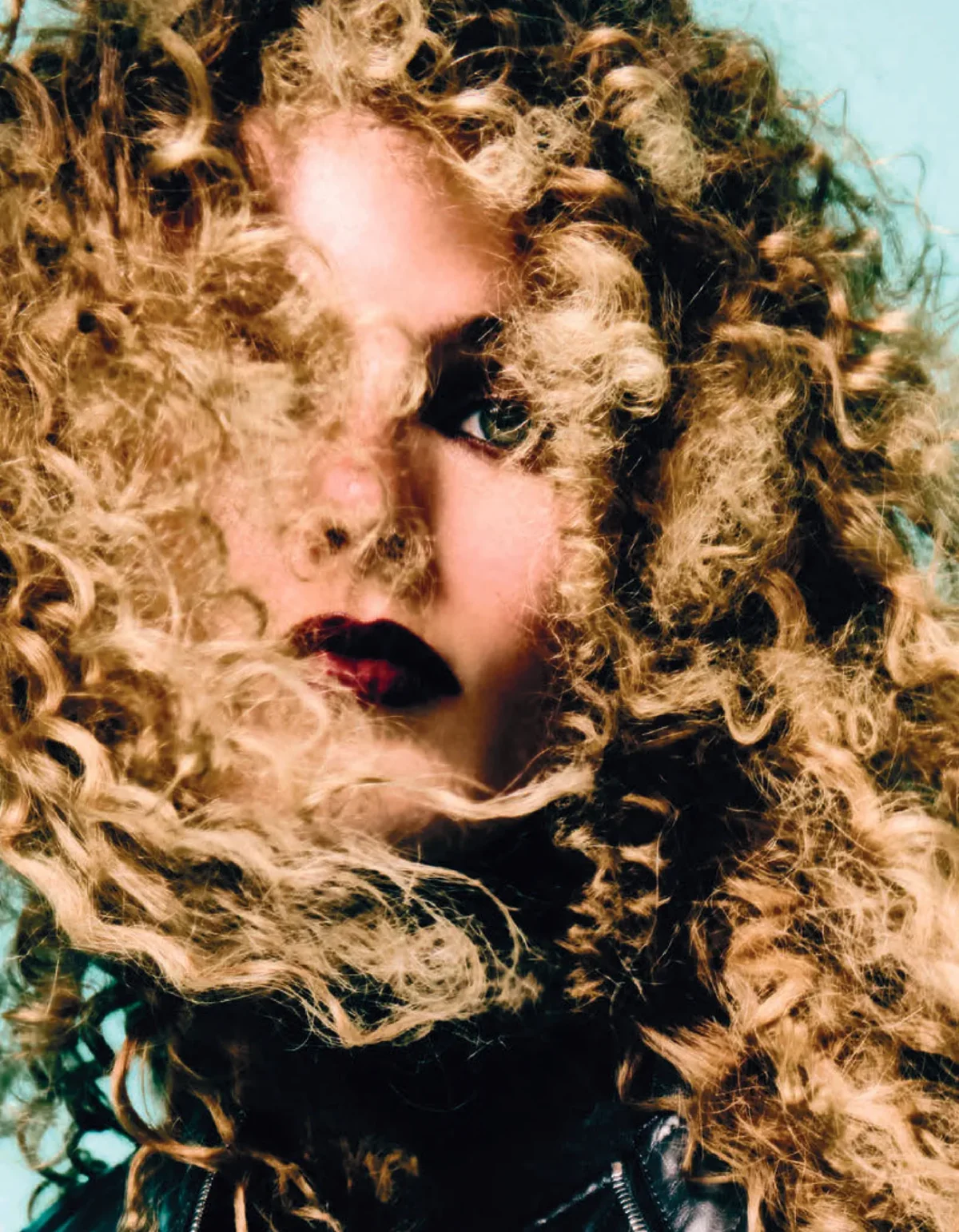 Madame Figaro 29/08/2025: Madison Headrick chụp bởi Rocío Ramos