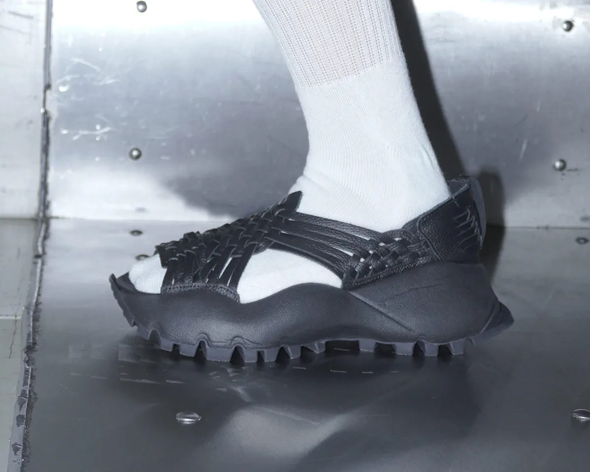 Mẫu giày mới Oaxaca Slip On của Willy Chavarria và adidas Originals lấy cảm hứng từ di sản Mexico Mẫu giày mới Oaxaca Slip On của Willy Chavarria và adidas Originals lấy cảm hứng từ di sản Mexico