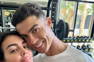 Cristiano Ronaldo cầu hôn thành công Georgina Rodríguez, nhưng những gì mọi người chú ý lại là chiếc nhẫn kim cương khổng lồ