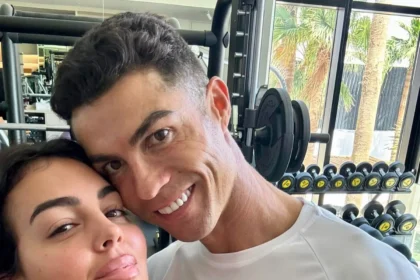 Cristiano Ronaldo cầu hôn thành công Georgina Rodríguez, nhưng những gì mọi người chú ý lại là chiếc nhẫn kim cương khổng lồ