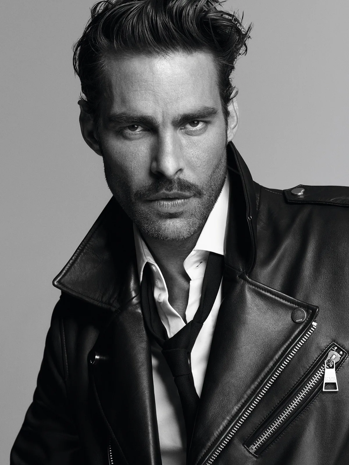 Paris Hilton đầy quyền lực trong chiến dịch quảng cáo Karl Lagerfeld Thu/Đông 2025