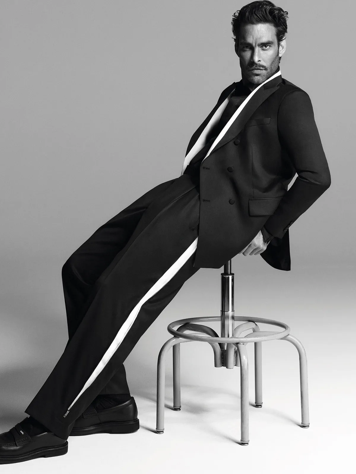 Paris Hilton đầy quyền lực trong chiến dịch quảng cáo Karl Lagerfeld Thu/Đông 2025