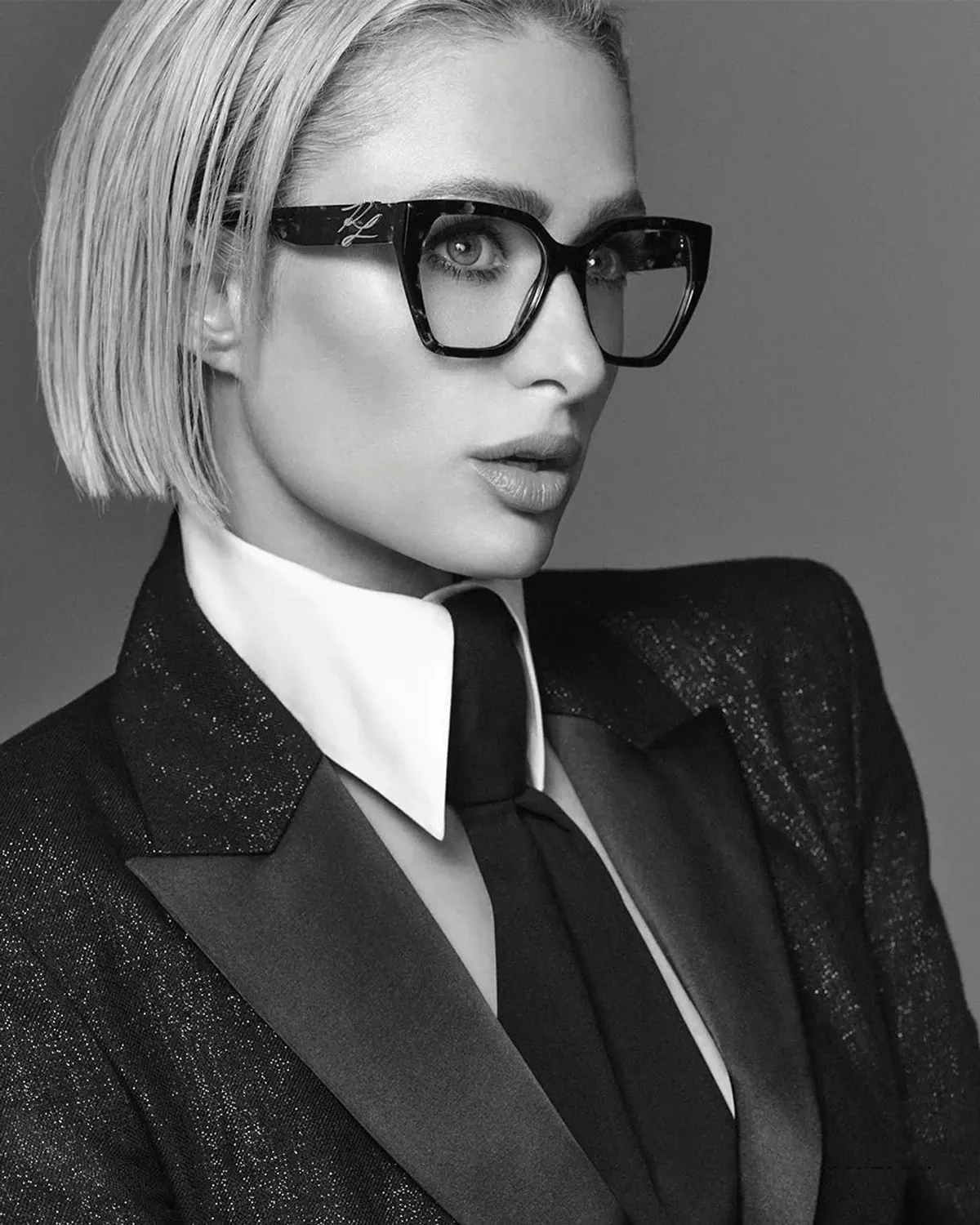 Paris Hilton đầy quyền lực trong chiến dịch quảng cáo Karl Lagerfeld Thu/Đông 2025