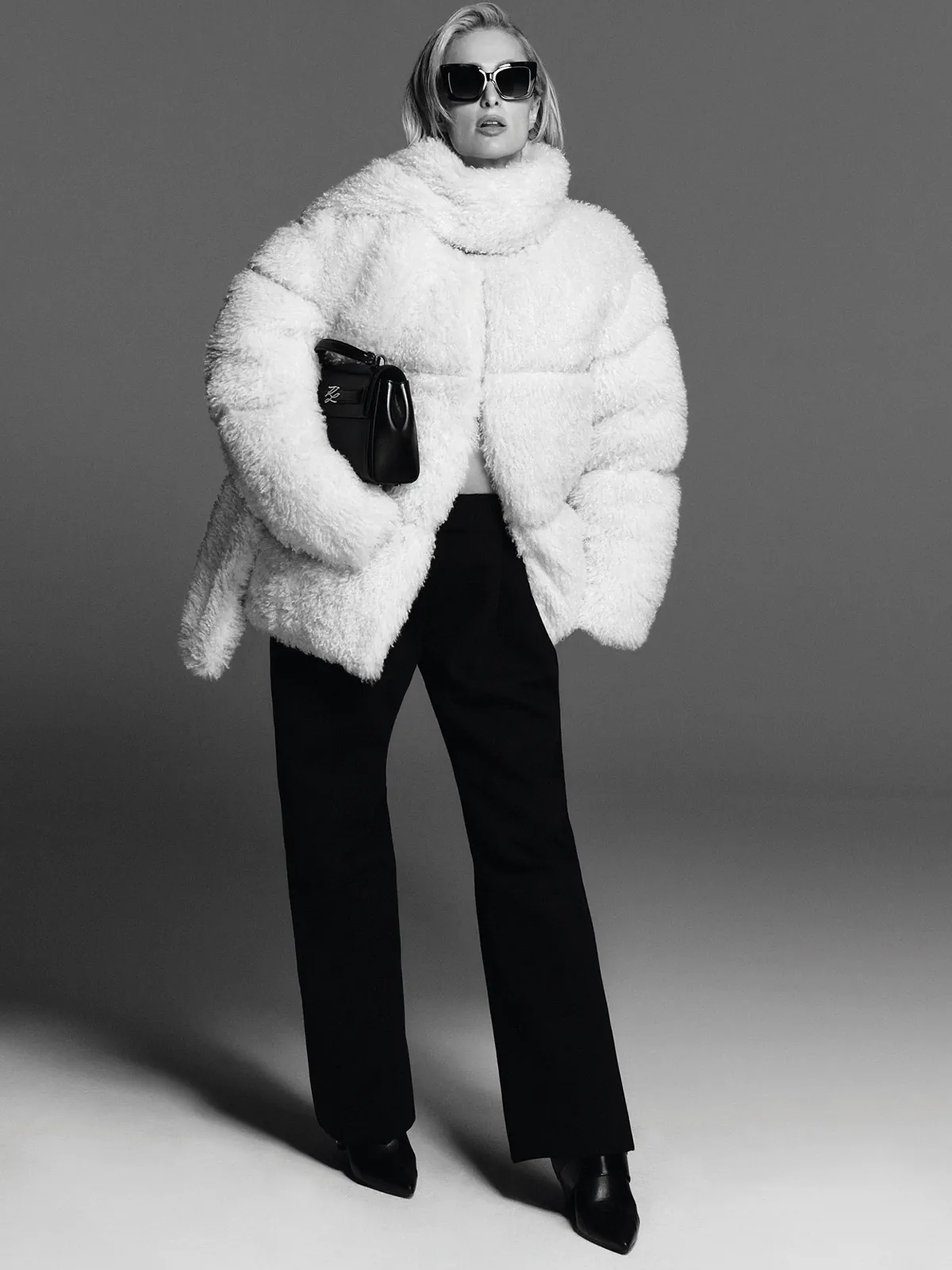 Paris Hilton đầy quyền lực trong chiến dịch quảng cáo Karl Lagerfeld Thu/Đông 2025