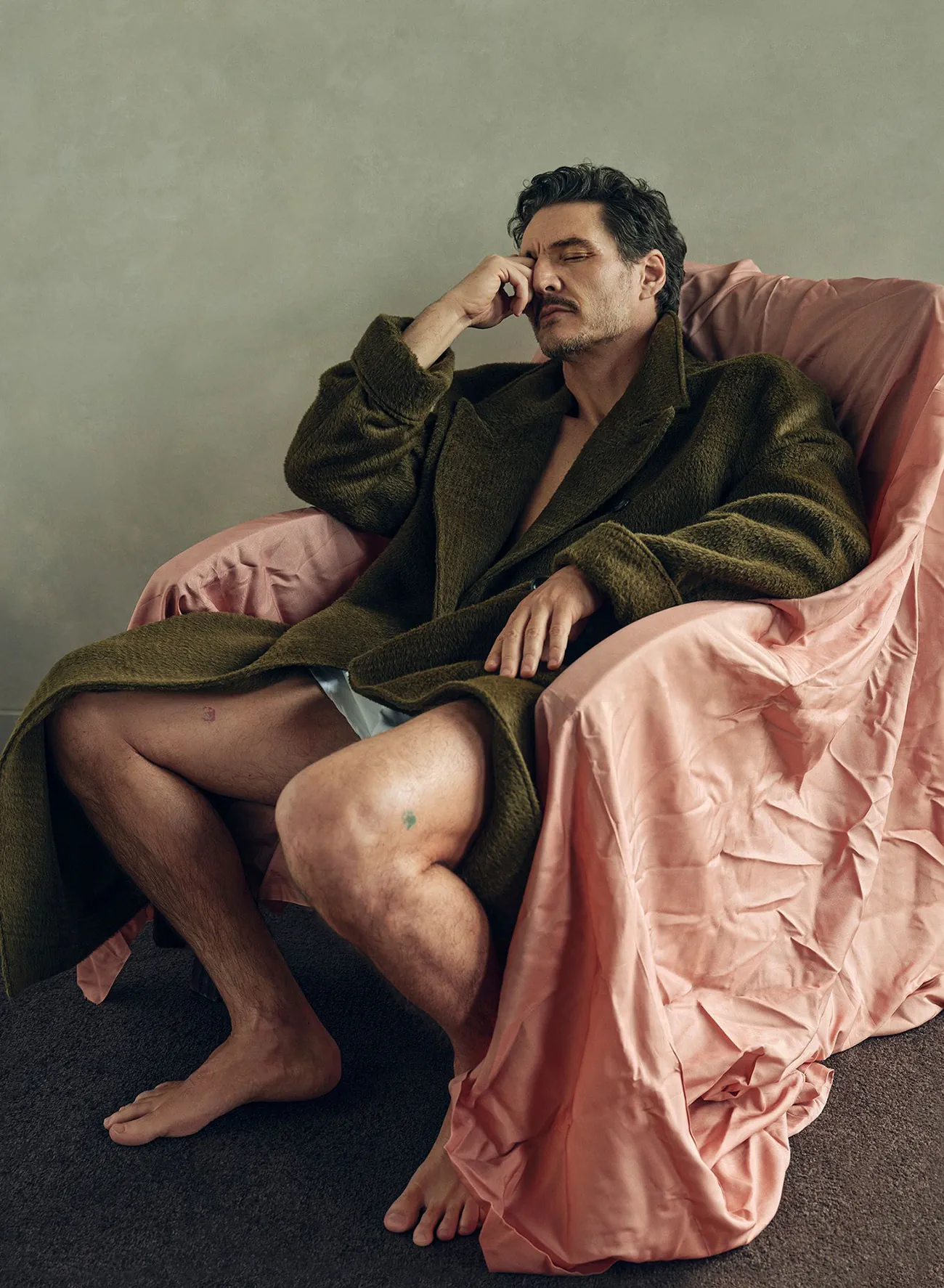 Vanity Fair 07-08/2025: Pedro Pascal chụp bởi Sølve Sundsbø Vanity Fair 07-08/2025: Pedro Pascal chụp bởi Sølve Sundsbø