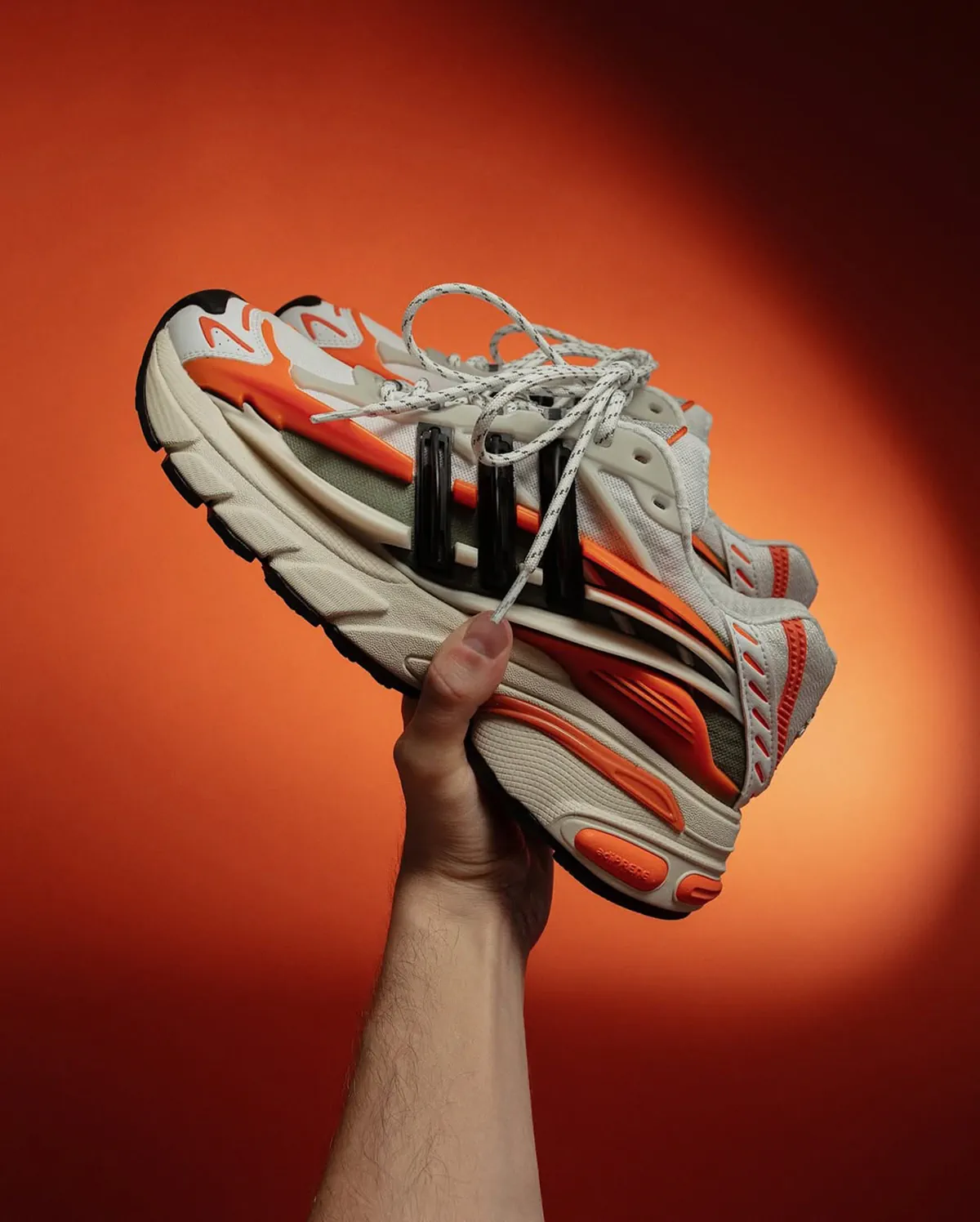 Pharrell Williams và adidas trình làng Virginia Adistar Jellyfish trong sắc cam độc đáo