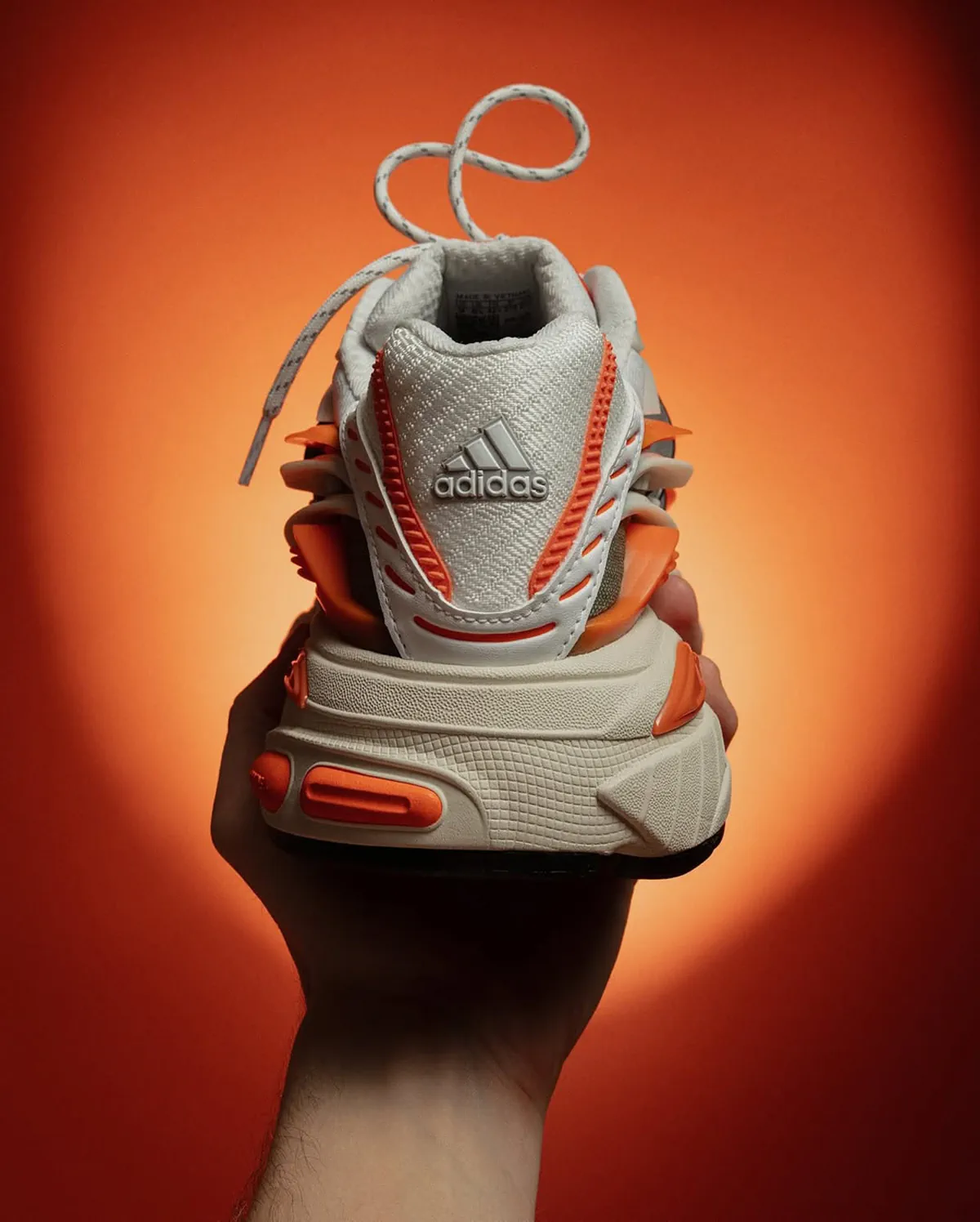 Pharrell Williams và adidas trình làng Virginia Adistar Jellyfish trong sắc cam độc đáo