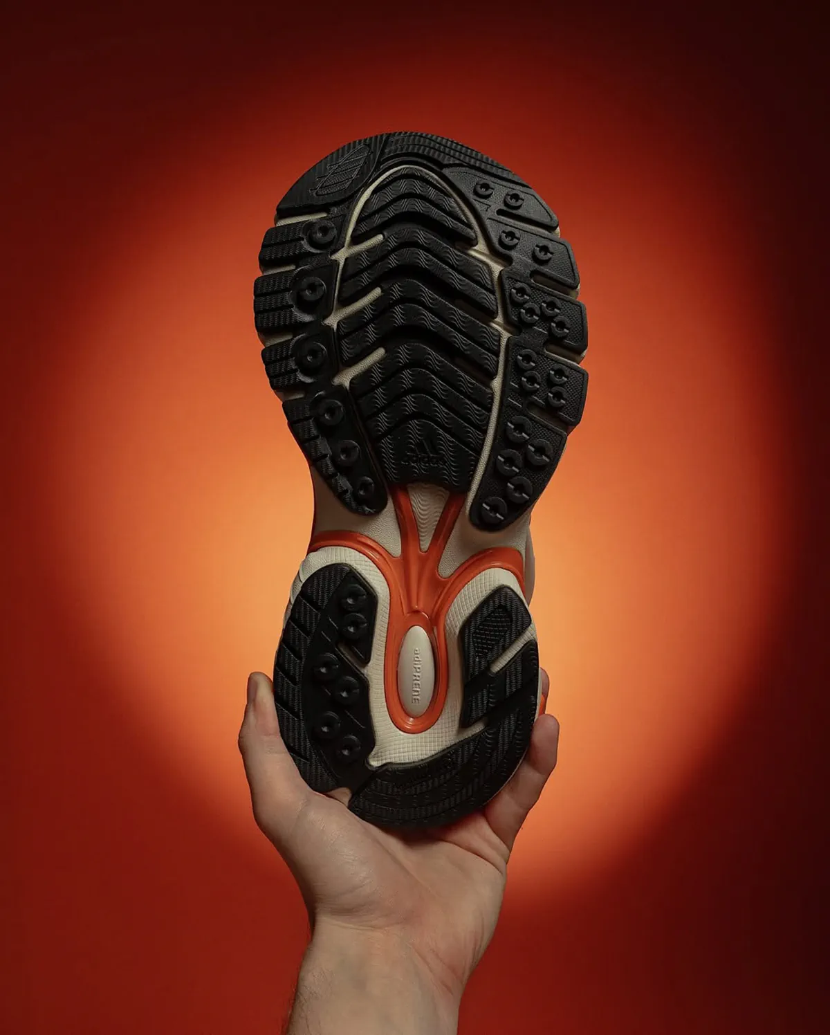 Pharrell Williams và adidas trình làng Virginia Adistar Jellyfish trong sắc cam độc đáo