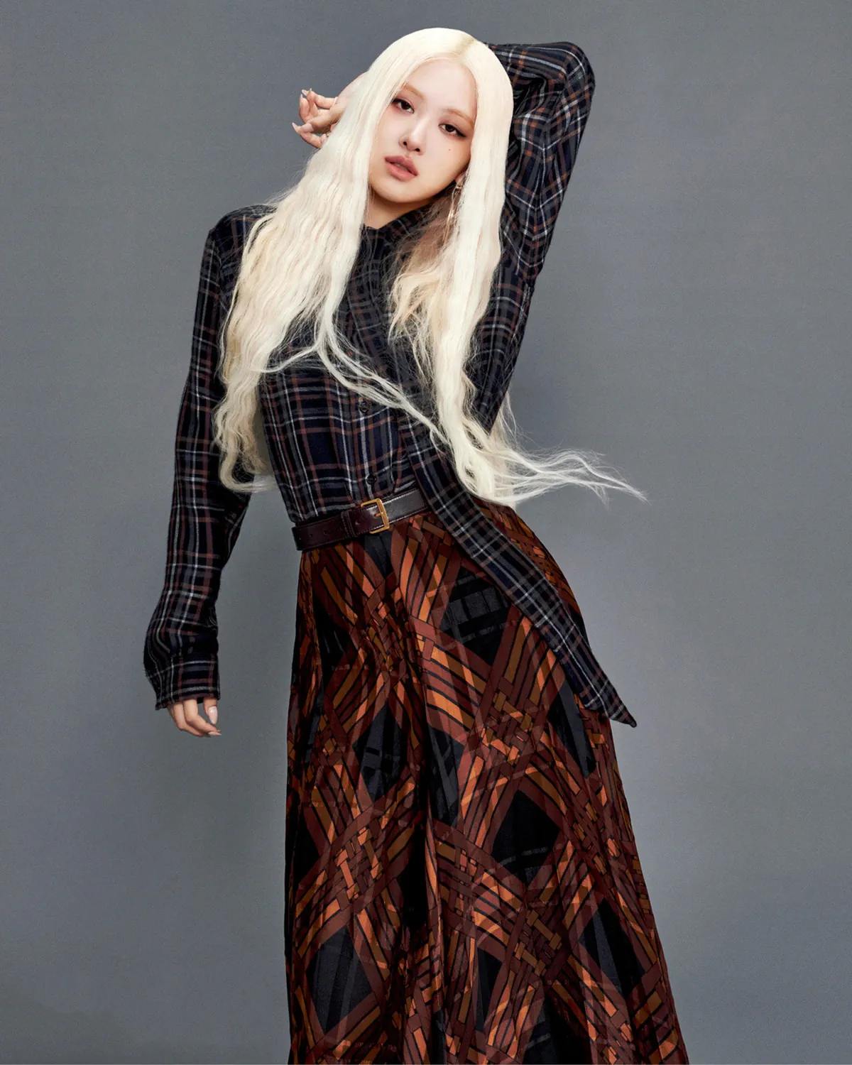 Vogue Hàn Quốc 08/2025: Rosé (Blackpink) mặc Saint Laurent, chụp bởi Kim Hee June