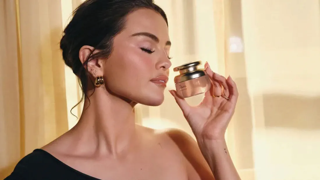 Selena Gomez ra mắt mùi hương đầu tiên Rare Eau de Parfum Selena Gomez ra mắt mùi hương đầu tiên Rare Eau de Parfum