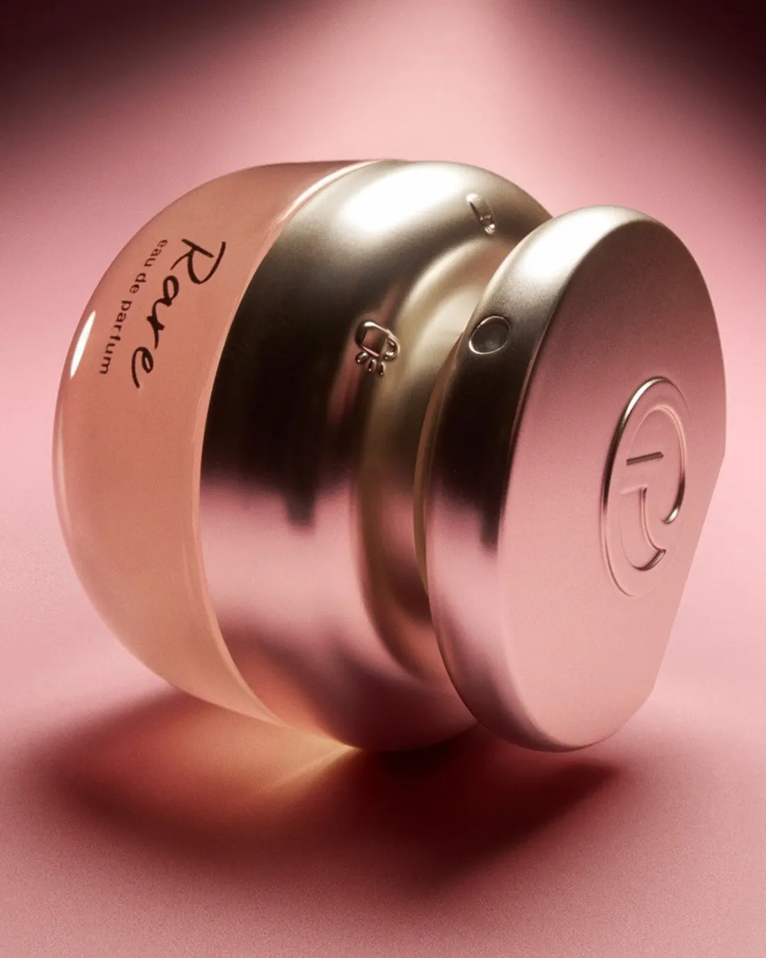 Selena Gomez ra mắt mùi hương đầu tiên Rare Eau de Parfum Selena Gomez ra mắt mùi hương đầu tiên Rare Eau de Parfum
