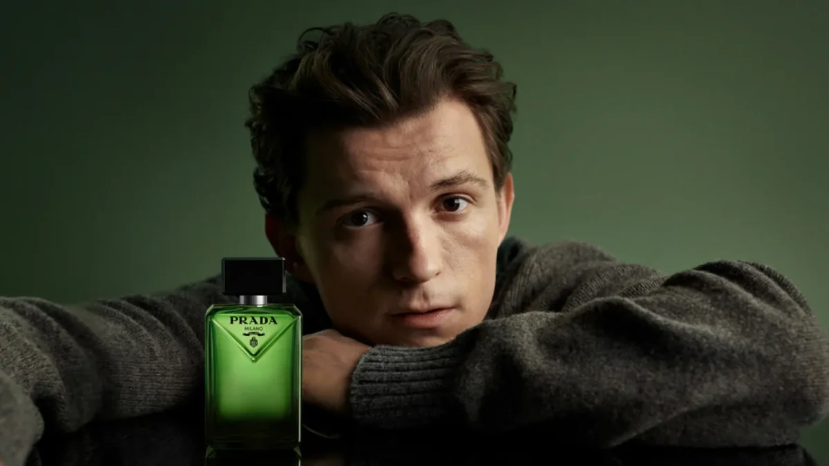 Tom Holland đại diện cho dòng nước hoa mới Prada Paradigme